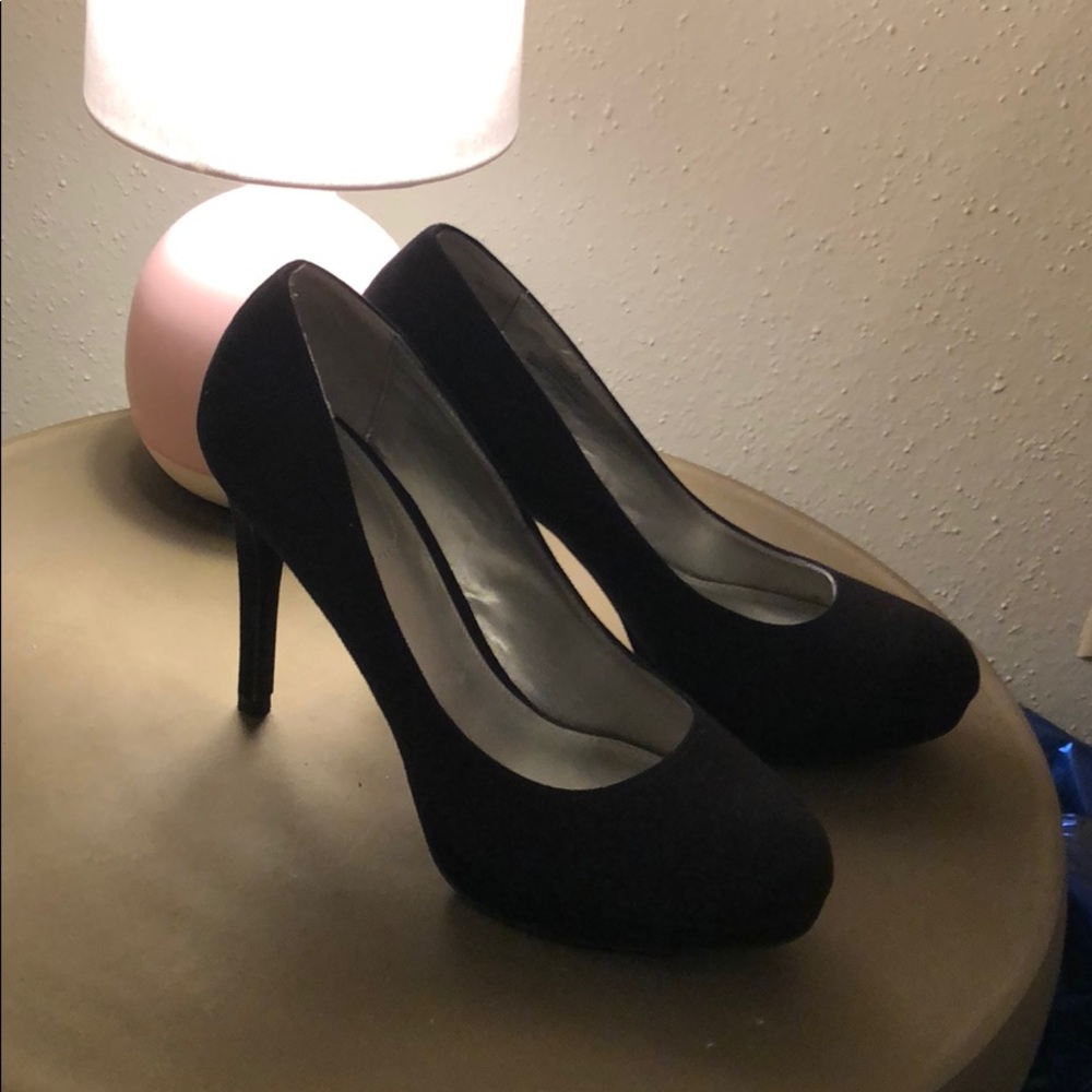 X-appeal black shoes size 8 heels with platform!
